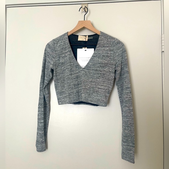 Alice and Olivia heather gray long sleeve body con v-neck cropped sweater size 6 - Picture 2 of 7